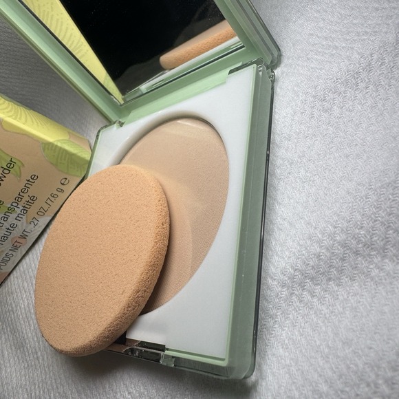 Clinique Stay-Matte Sheer Pressed Powder Oil Free 01 STAY BUFF 7.6g *NEW IN BOX* - Picture 8 of 8